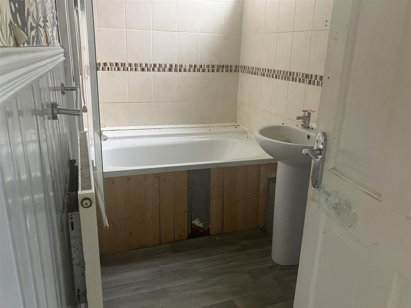 3 bedroom semi-detached house at Broadway, Wakefield, WF2 — photo 9 of 12