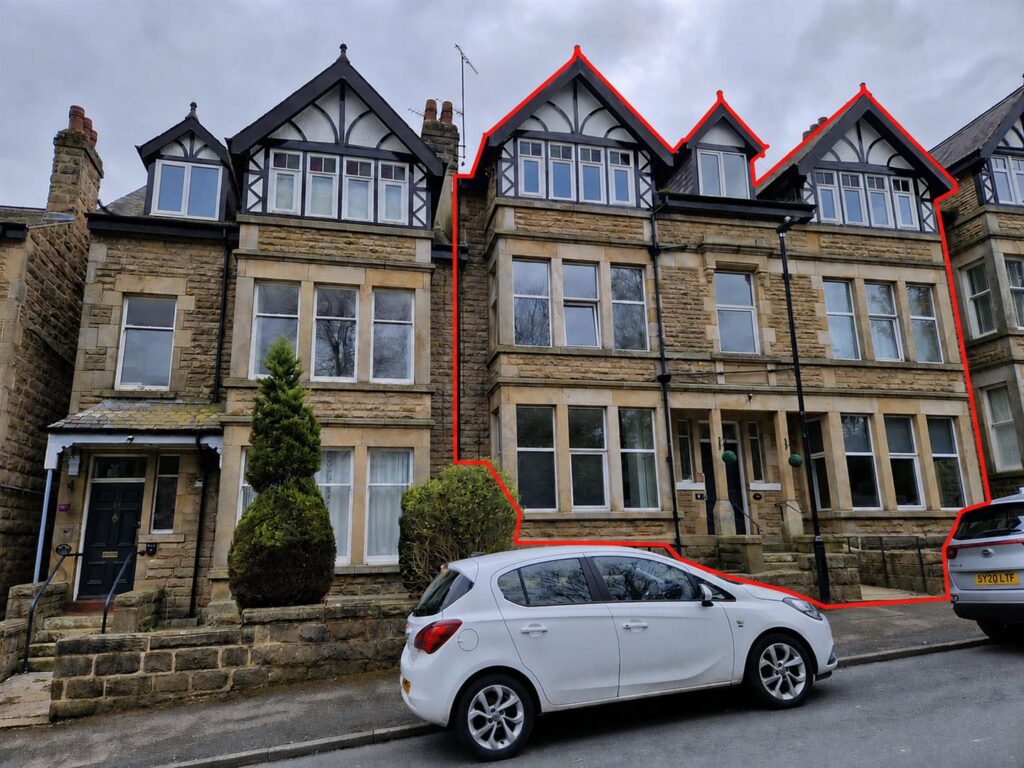 13 bedroom investment at Harlow Moor Drive, Harrogate — photo 1 of 7