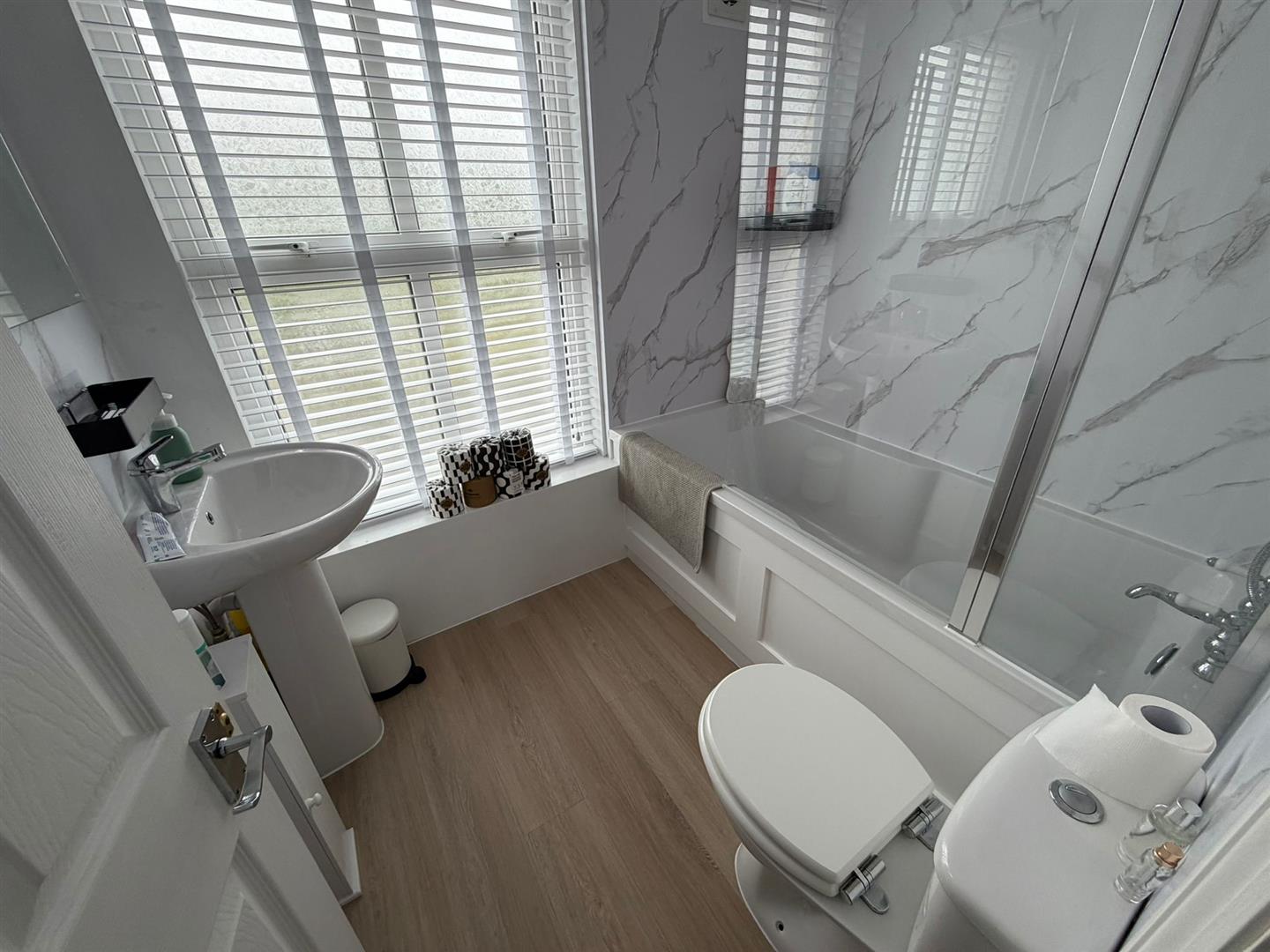 2 bedroom house at Stanford Road, Lymington — photo 11 of 13