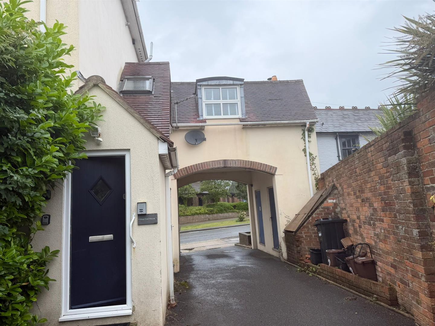 2 bedroom house at Stanford Road, Lymington — photo 12 of 13