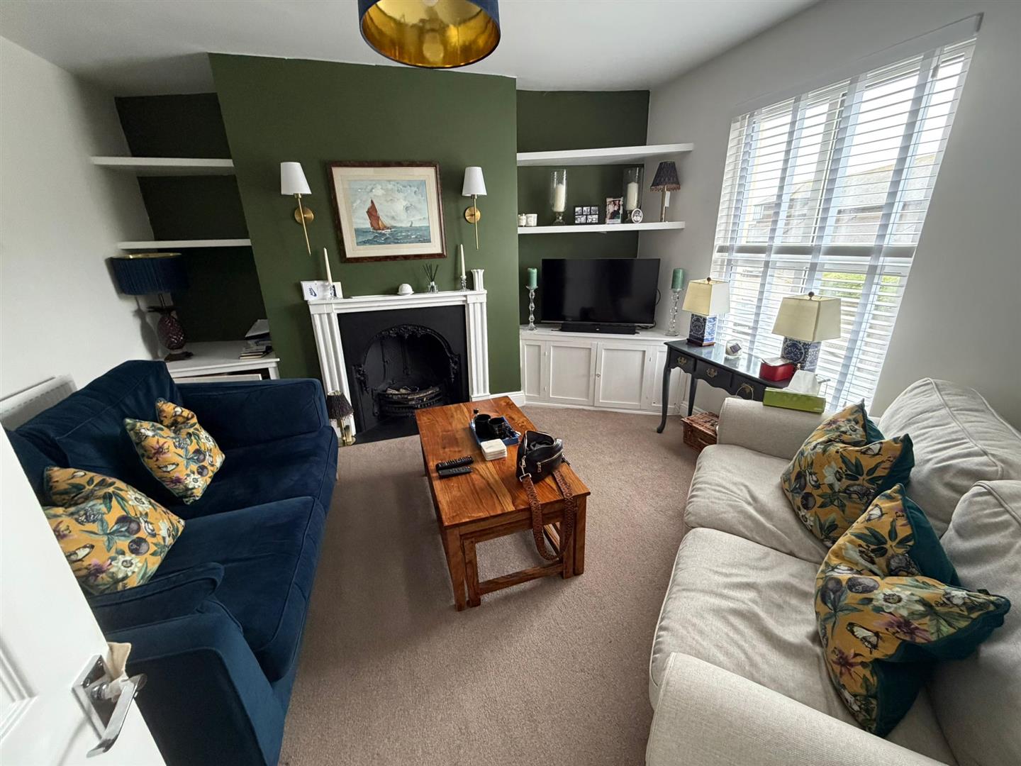 2 bedroom house at Stanford Road, Lymington — photo 4 of 13