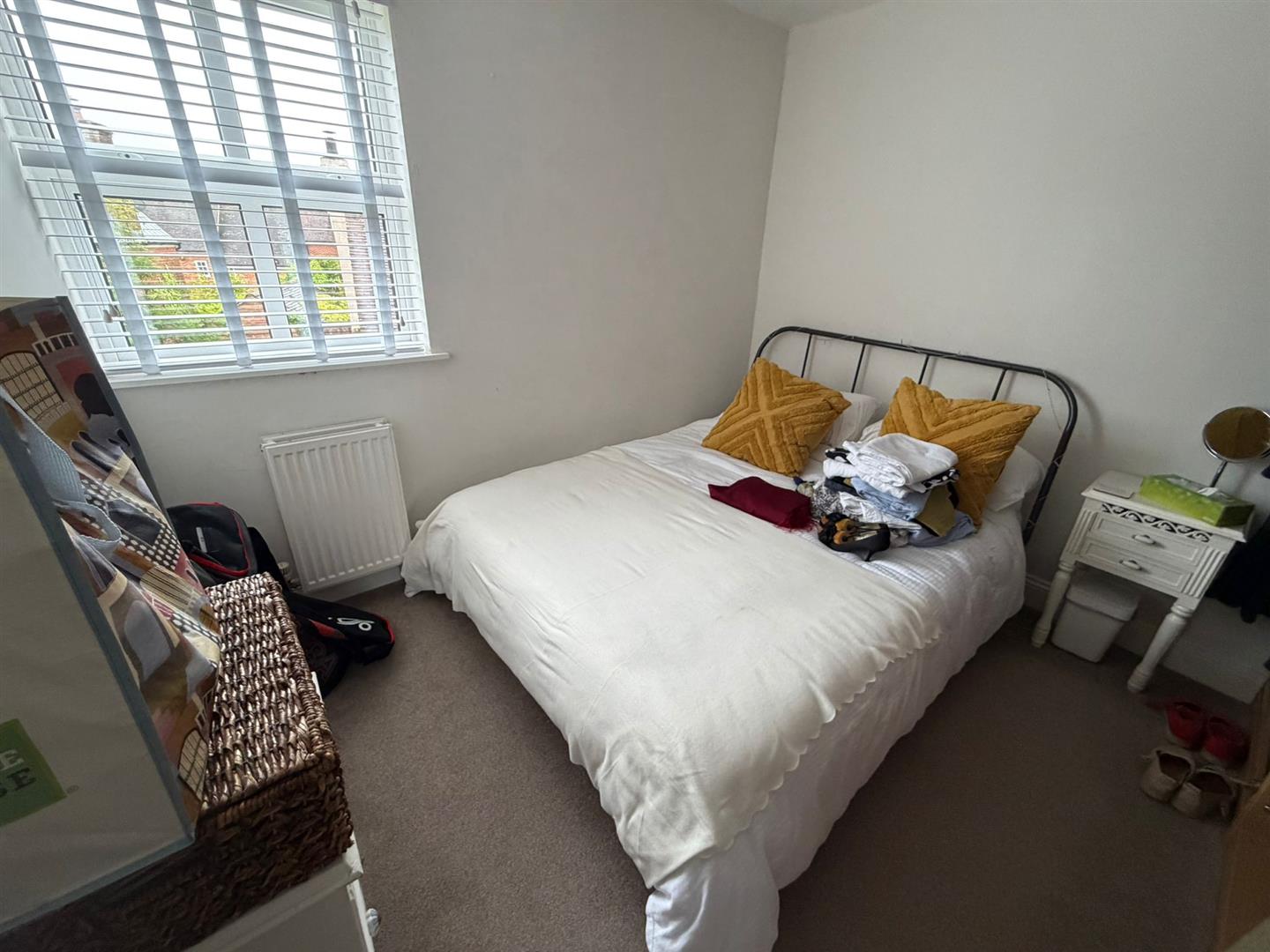 2 bedroom house at Stanford Road, Lymington — photo 8 of 13
