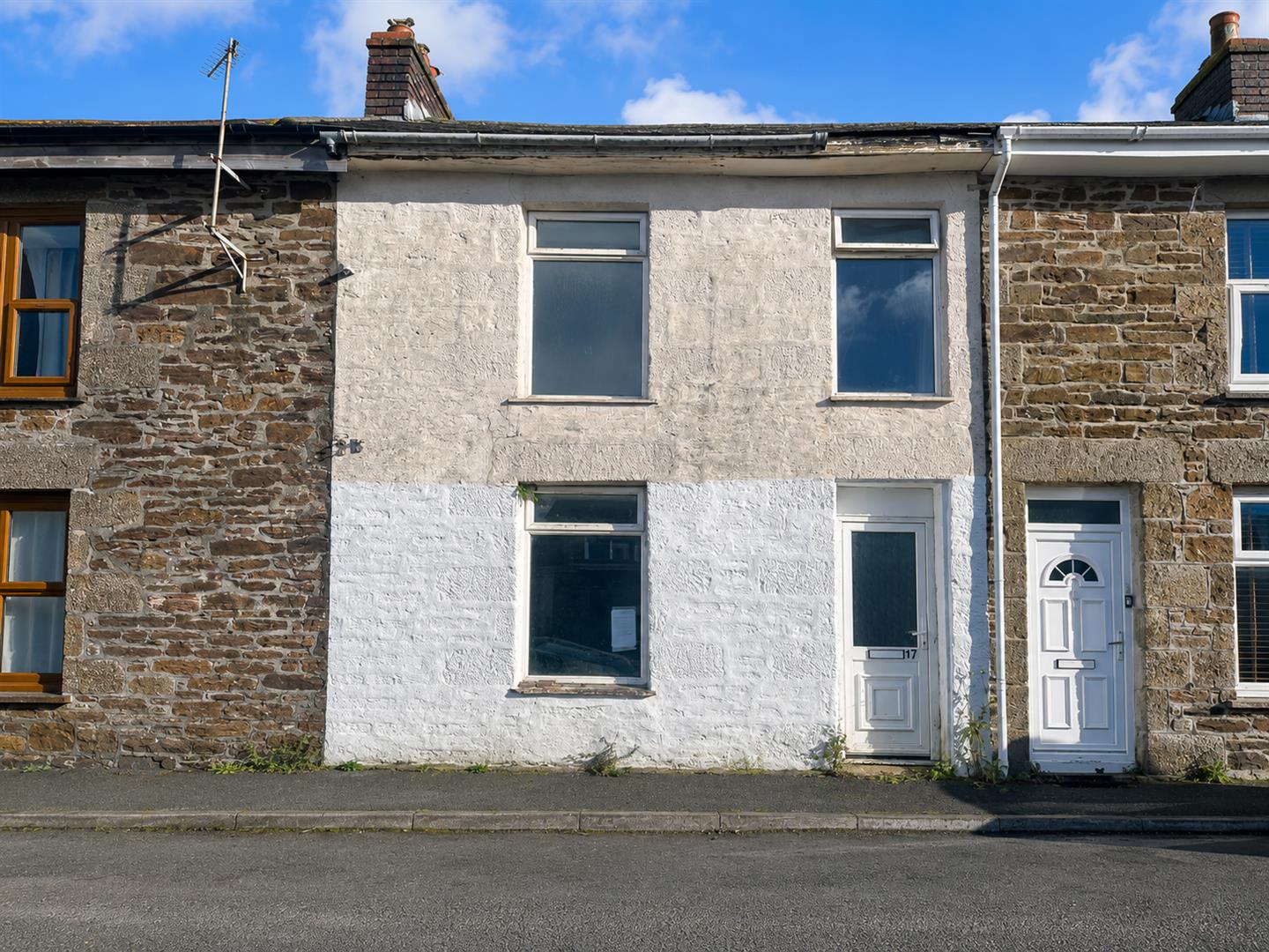 3 bedroom terraced house at Trefusis Terrace, Redruth — photo 2 of 16