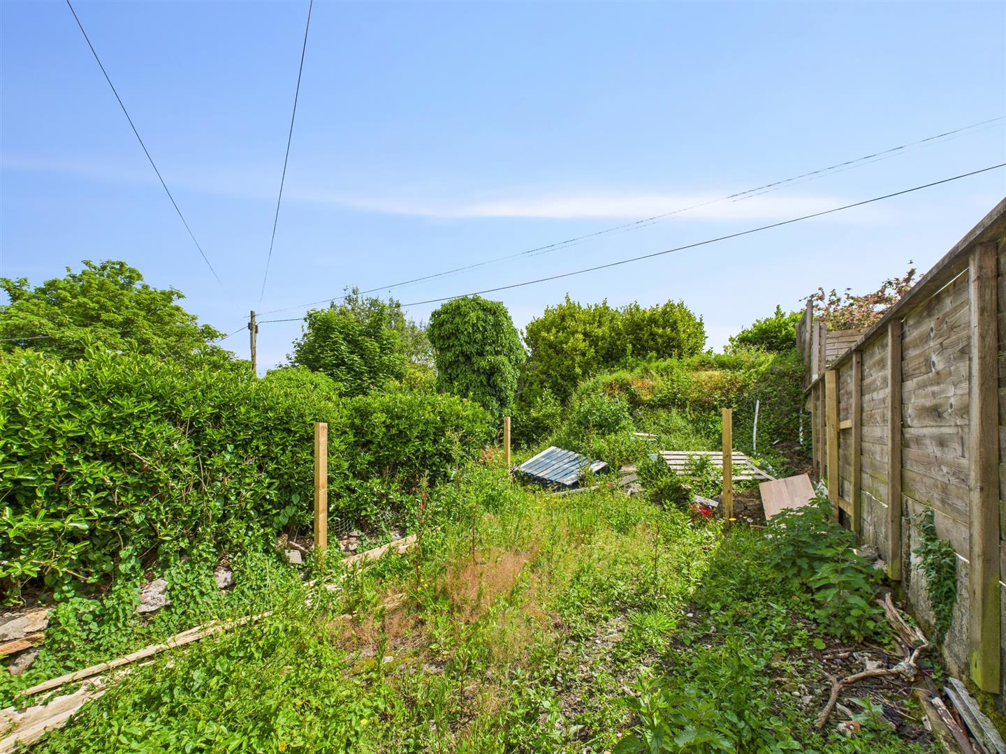 3 bedroom terraced house at Trefusis Terrace, Redruth — photo 3 of 16